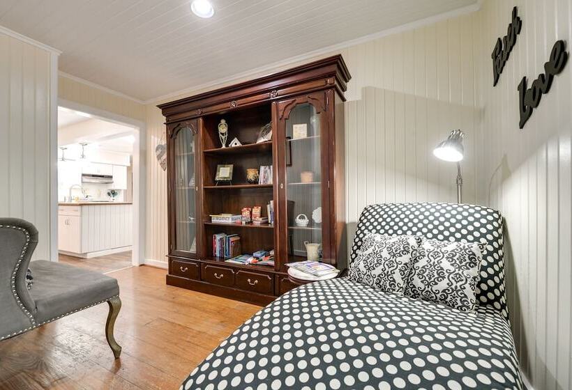 Secluded Hamilton Cabin Retreat W/ Private Lake!