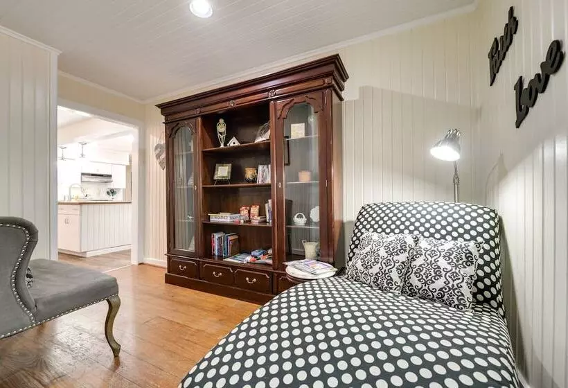 Secluded Hamilton Cabin Retreat W/ Private Lake!