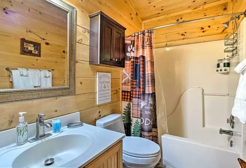 Serenity Cabin  W/ Furnished Deck