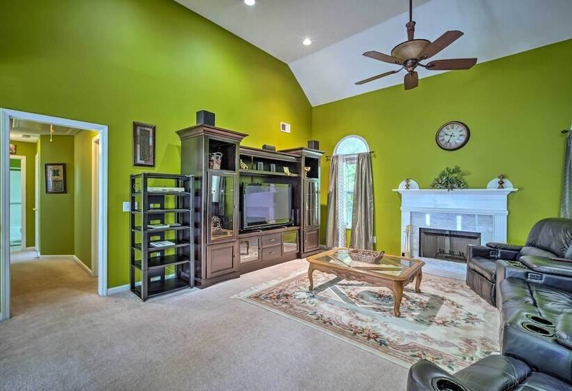 Spacious Acworth Home W/ Deck ~ 1 Mi To Lake