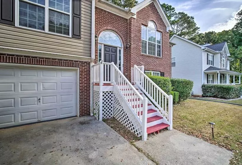 Spacious Acworth Home W/ Deck ~ 1 Mi To Lake