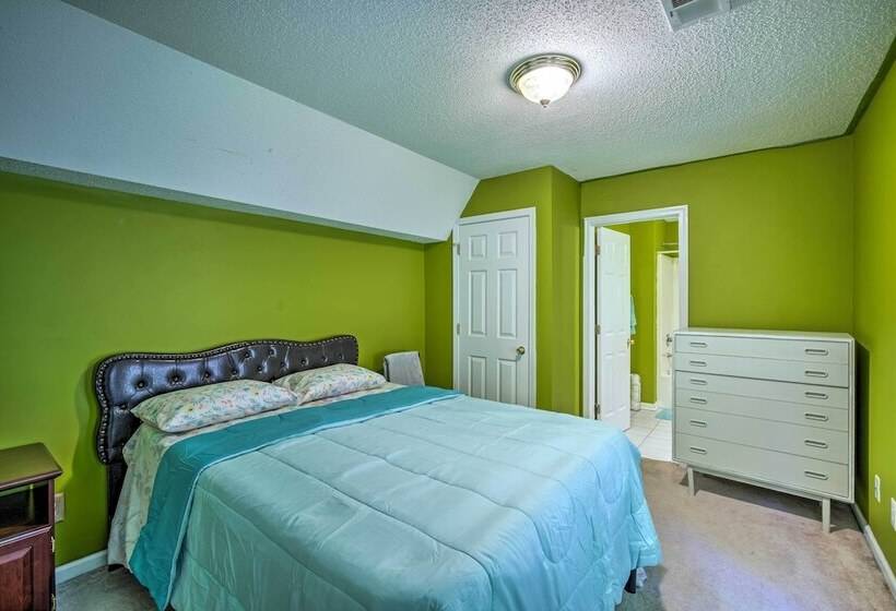 Spacious Acworth Home W/ Deck ~ 1 Mi To Lake