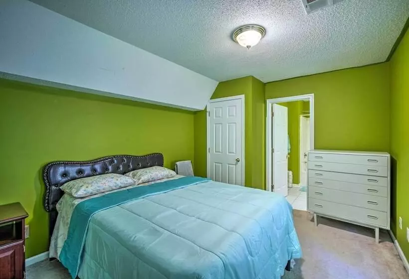 Spacious Acworth Home W/ Deck ~ 1 Mi To Lake