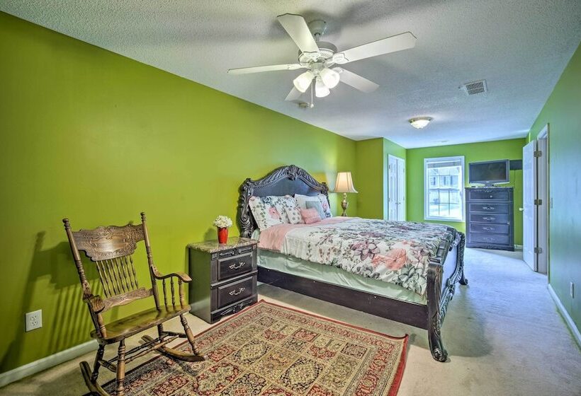 Spacious Acworth Home W/ Deck ~ 1 Mi To Lake