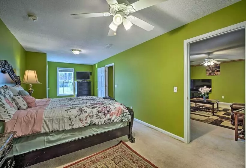 Spacious Acworth Home W/ Deck ~ 1 Mi To Lake