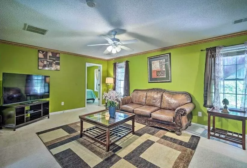 Spacious Acworth Home W/ Deck ~ 1 Mi To Lake