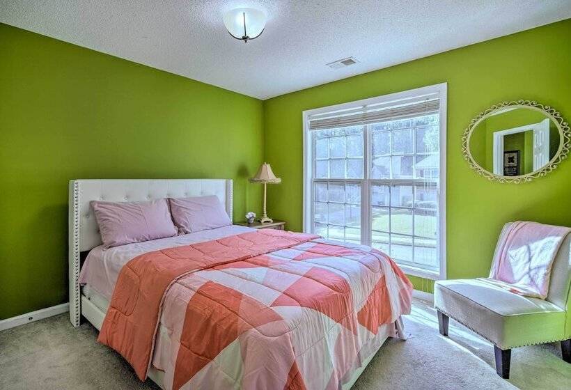 Spacious Acworth Home W/ Deck ~ 1 Mi To Lake