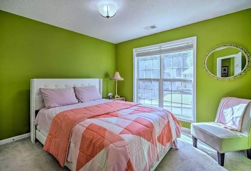 Spacious Acworth Home W/ Deck ~ 1 Mi To Lake