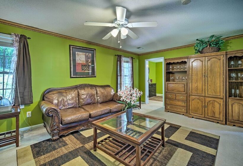 Spacious Acworth Home W/ Deck ~ 1 Mi To Lake