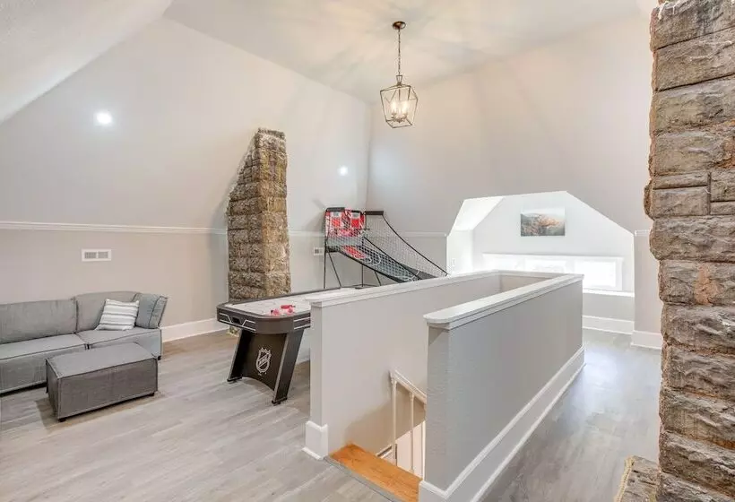 Spacious Athens Home ~ 1 Mi To Downtown!