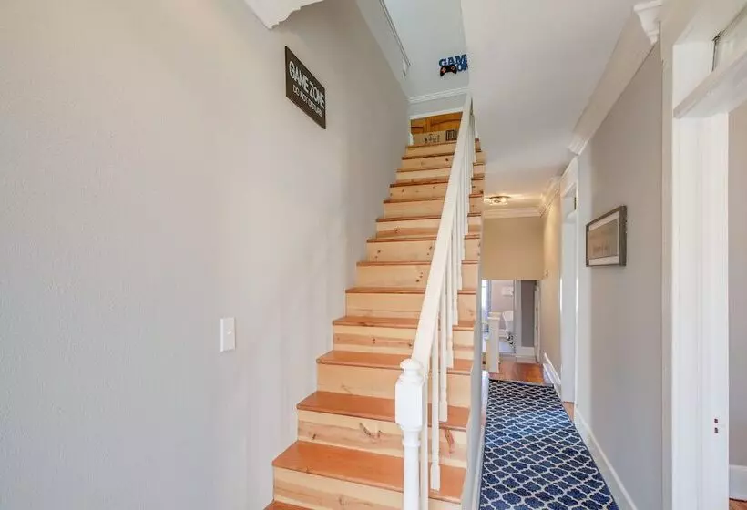 Spacious Athens Home ~ 1 Mi To Downtown!