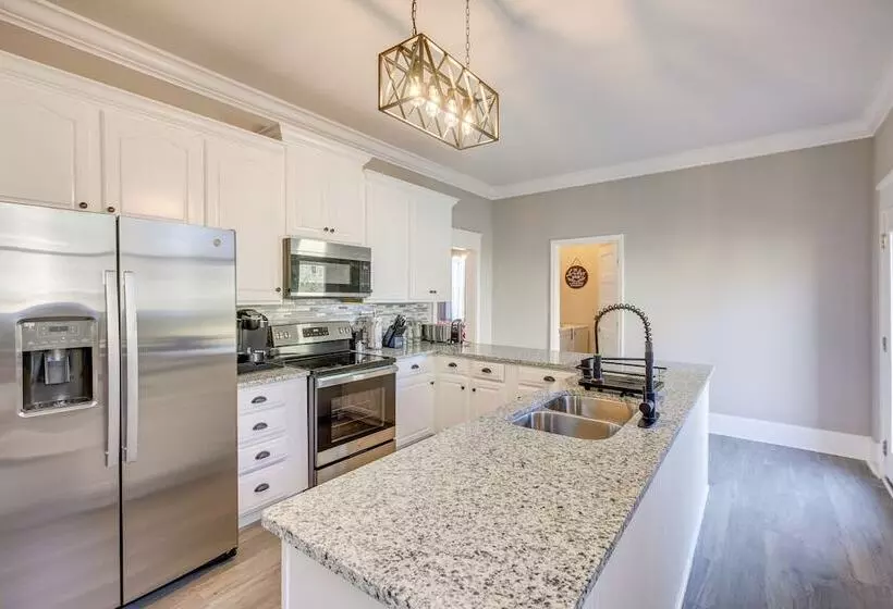 Spacious Athens Home ~ 1 Mi To Downtown!