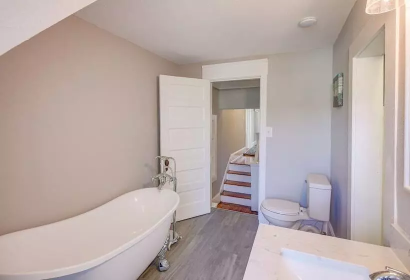 Spacious Athens Home ~ 1 Mi To Downtown!