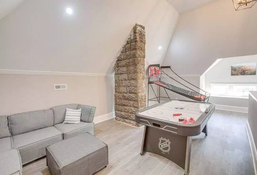 Spacious Athens Home ~ 1 Mi To Downtown!