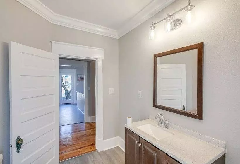 Spacious Athens Home ~ 1 Mi To Downtown!