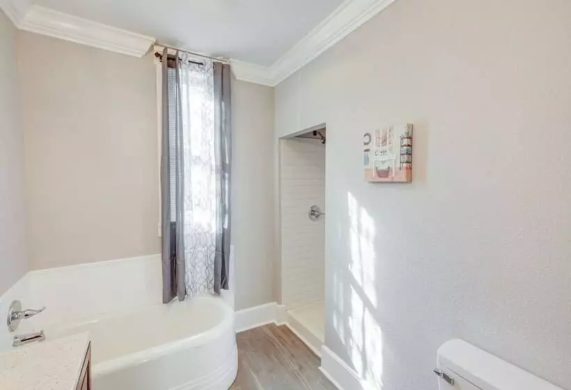 Spacious Athens Home ~ 1 Mi To Downtown!