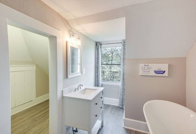 Spacious Athens Home ~ 1 Mi To Downtown!