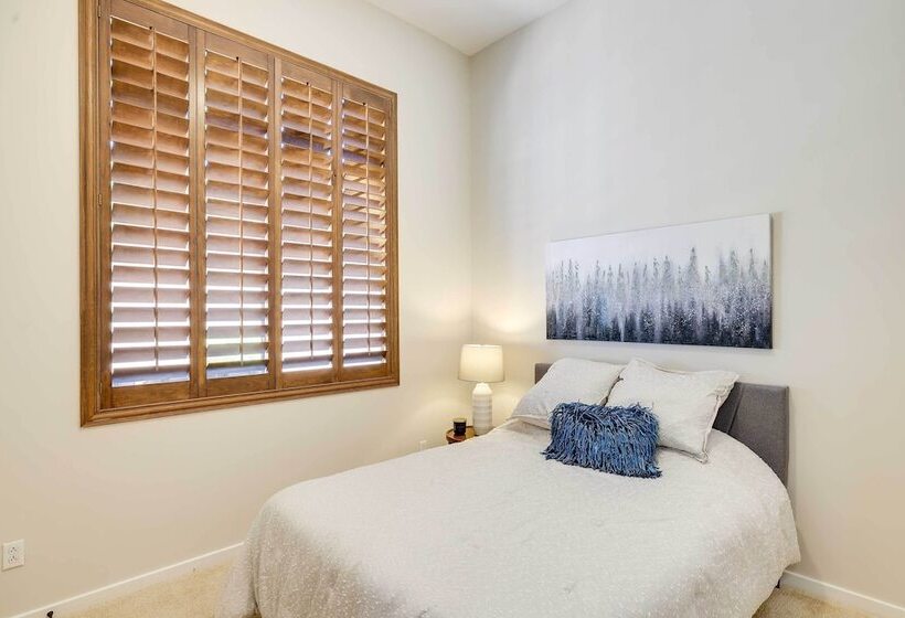 Spacious North Phoenix Oasis W/ Pool & Patio!