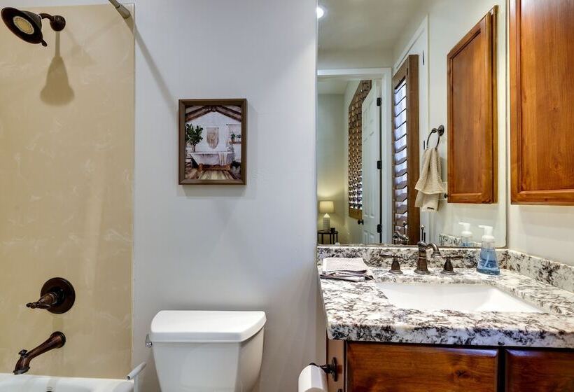 Spacious North Phoenix Oasis W/ Pool & Patio!