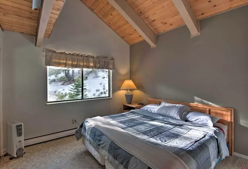 Stateline Ski House: Walk To Boulder Lift!