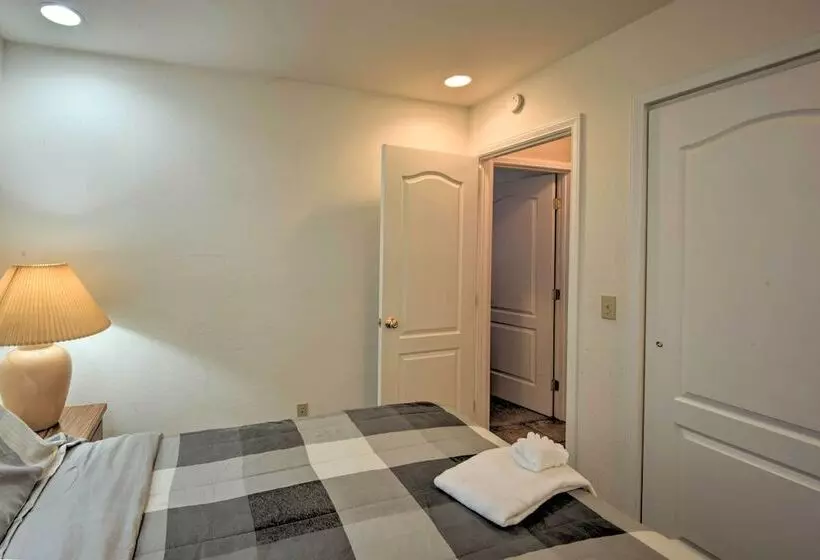 Stateline Ski House: Walk To Boulder Lift!