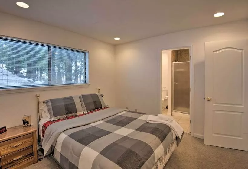 Stateline Ski House: Walk To Boulder Lift!