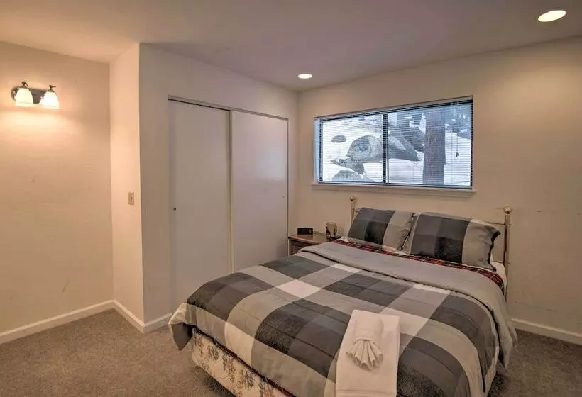 Stateline Ski House: Walk To Boulder Lift!