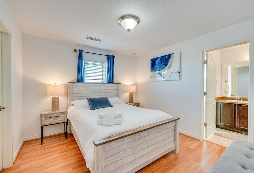 Stunning Commerce City Home W/ Spacious Backyard