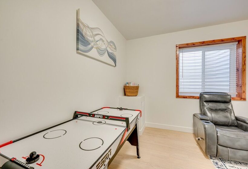 Stunning Commerce City Home W/ Spacious Backyard