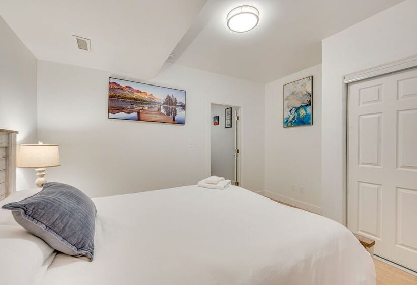 Stunning Commerce City Home W/ Spacious Backyard