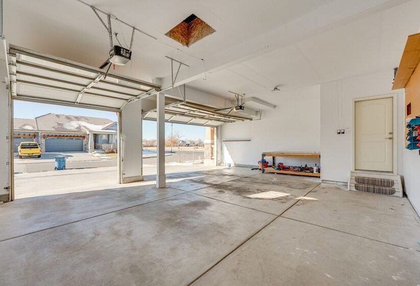 Stunning Commerce City Home W/ Spacious Backyard