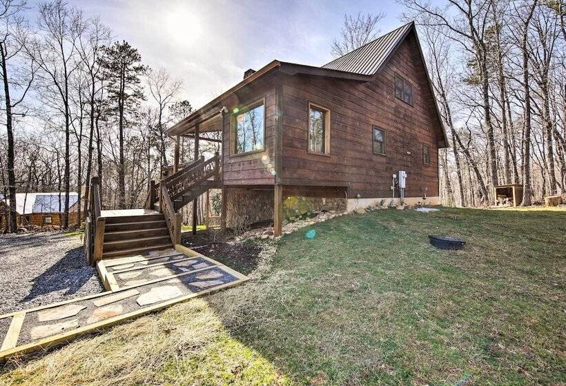 Stunning Escape W/ Loft, Hot Tub + Mtn Views!