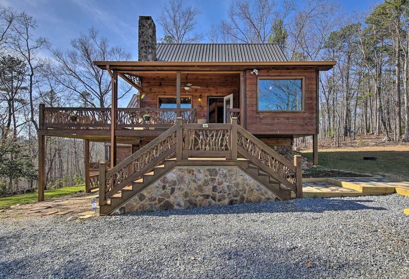 Stunning Escape W/ Loft, Hot Tub + Mtn Views!