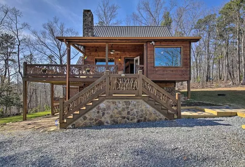 Stunning Escape W/ Loft, Hot Tub + Mtn Views!