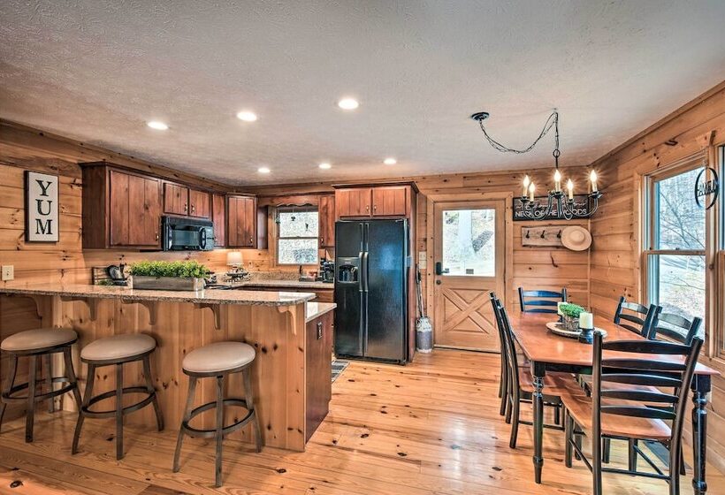 The River Rest Ellijay Cabin W/ Hot Tub!