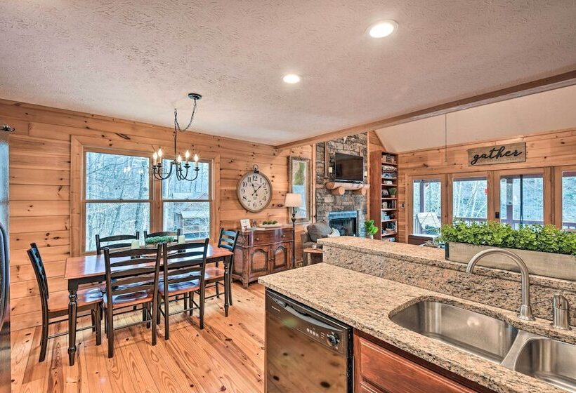 The River Rest Ellijay Cabin W/ Hot Tub!