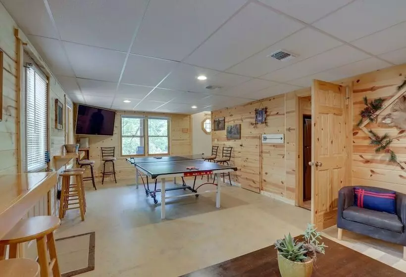 The River Rest  Ellijay Cabin W/ Hot Tub!