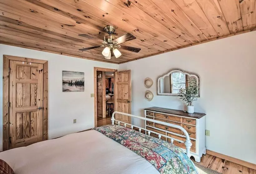 The River Rest  Ellijay Cabin W/ Hot Tub!