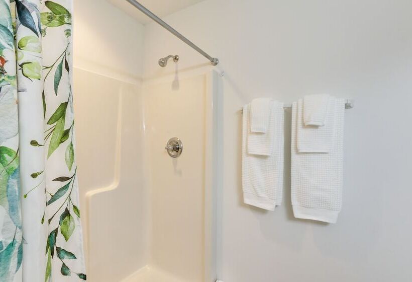 Tranquil Thomasville Retreat W/ Deck + Dining Area