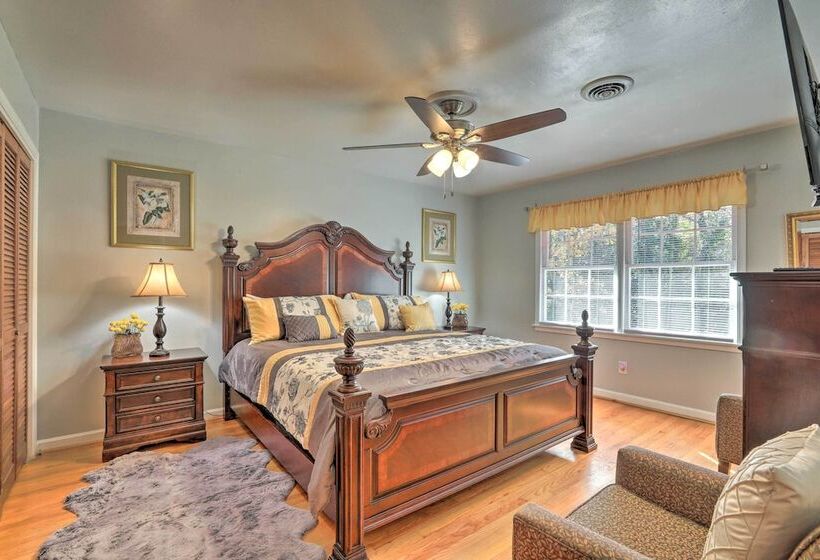 Welcoming Stone Mountain Home Hiking Nearby