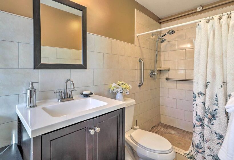 Welcoming Stone Mountain Home Hiking Nearby