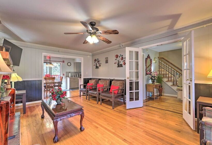 Welcoming Stone Mountain Home Hiking Nearby