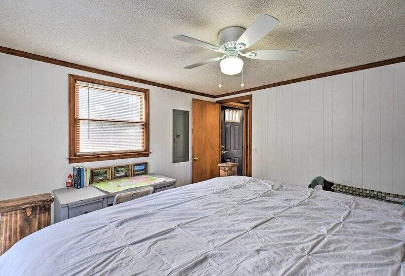 Woodsy Blue Ridge Retreat, 3 Mi To Downtown!