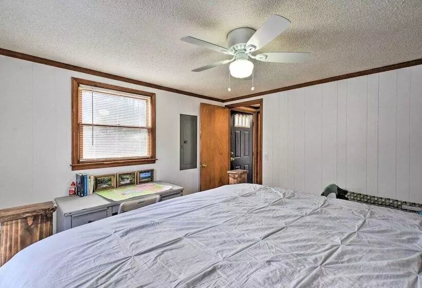 Woodsy Blue Ridge Retreat, 3 Mi To Downtown!
