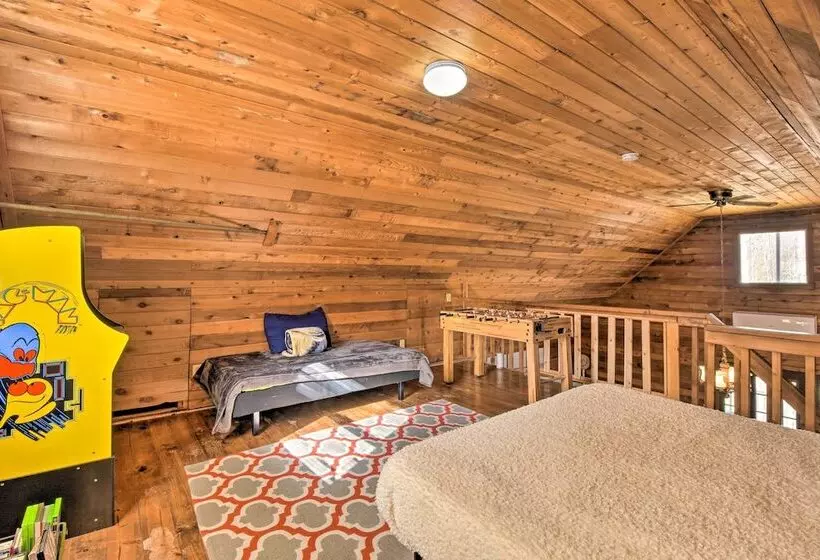 Woodsy Blue Ridge Retreat, 3 Mi To Downtown!