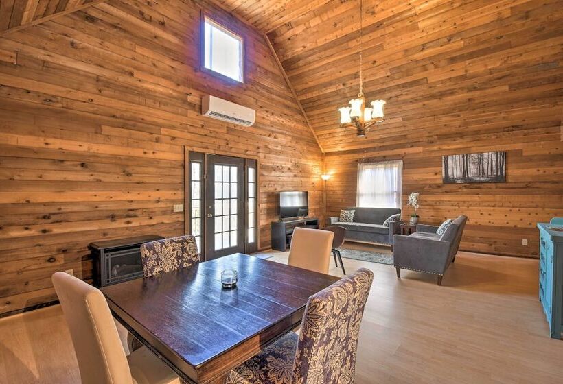 Woodsy Blue Ridge Retreat, 3 Mi To Downtown!