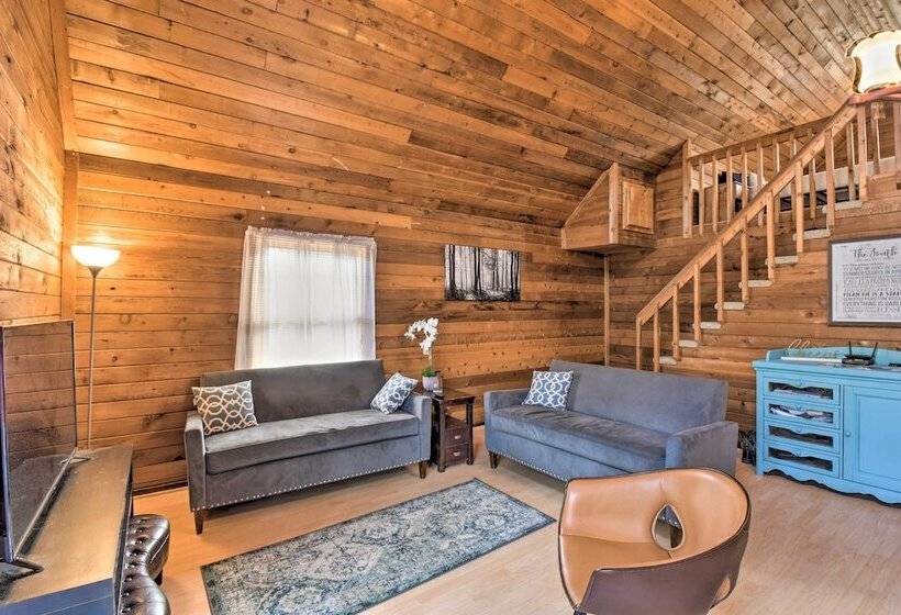 Woodsy Blue Ridge Retreat, 3 Mi To Downtown!