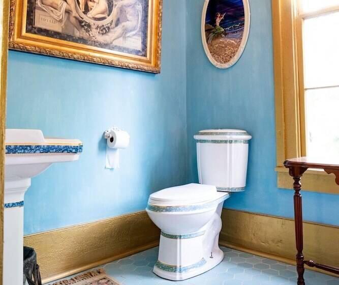 민박 The Gilded Bat