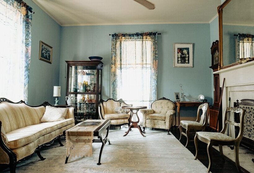 민박 The Gilded Bat