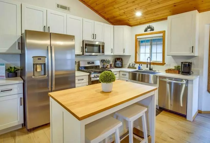 Big Bear Lake Retreat W/ Game Room: 1 Mi To Slopes